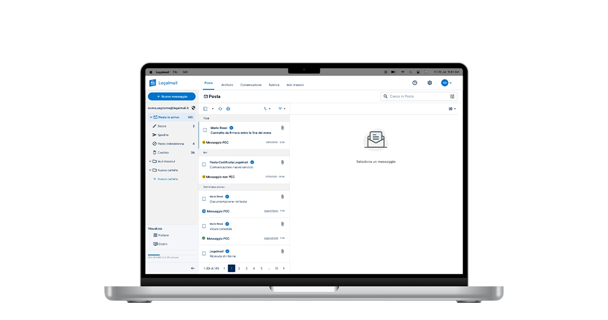 Schermo di un computer con il mockup della schermata principale della webmail PEC Legalmail di InfoCert, per la gestione dei messaggi.