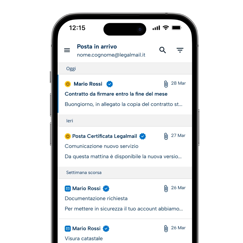 Schermo di uno smartphone con un mockup dettagliato dell'interfaccia dell'applicazione mobile Legalmail per la gestione della PEC.